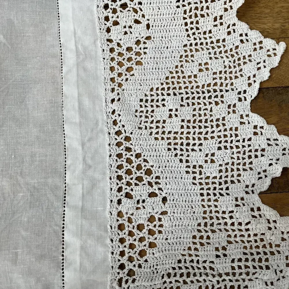 Victorian Irish Linen Handmade Lace Table Topper Centerpiece
